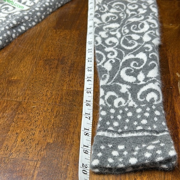 Icelandic design cardigan full front 2 way zipper angora soft grey and white. - Picture 12 of 13